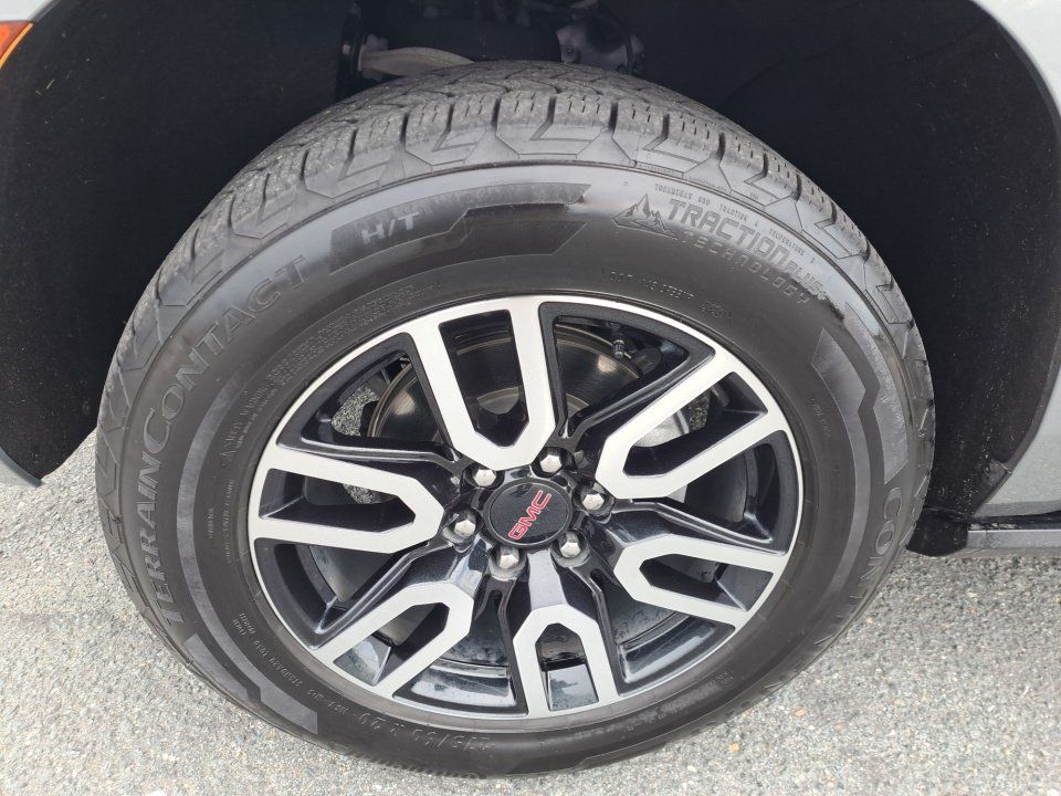 Used 2023 GMC Yukon AT4 w/ Technology Package AWD/4WD image 22