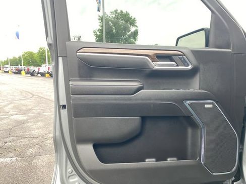 Used 2024 Chevrolet Silverado 1500 LT Trail Boss w/ LT Trail Boss Premium Package AWD/4WD image 14