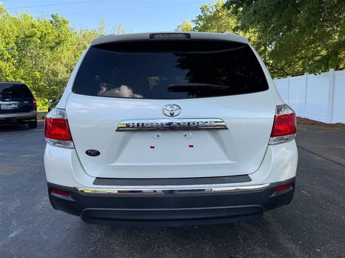 Used 2013 Toyota Highlander FWD image 4
