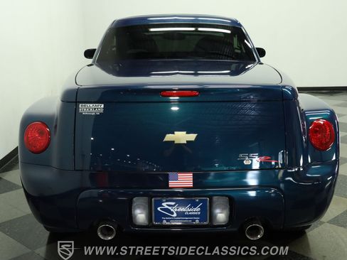 Used 2006 Chevrolet SSR w/ Preferred Equipment Group RWD image 9