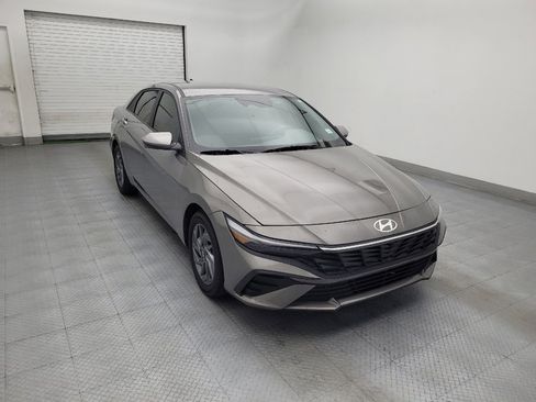 Used 2024 Hyundai Elantra SEL FWD image 13