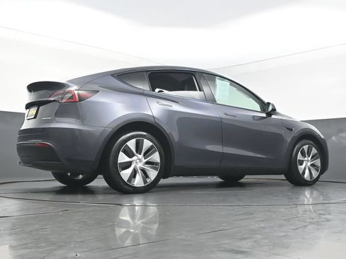 Used 2023 Tesla Model Y Long Range AWD/4WD image 46