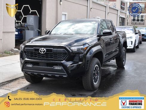 Used 2025 Toyota Tacoma TRD Off-Road AWD/4WD image 1