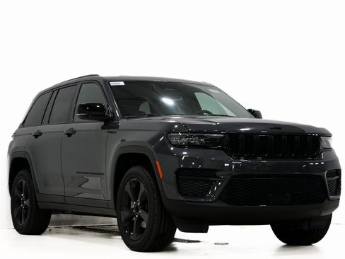 New 2025 Jeep Grand Cherokee 4WD image 1