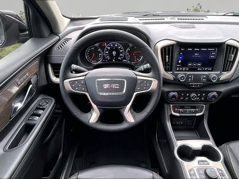Used 2024 GMC Terrain Denali w/ Denali Premium Package AWD/4WD image 5