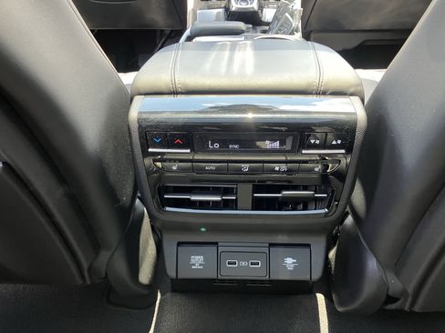 Used 2023 Acura MDX SH-AWD w/ Advance Package image 32
