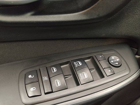 Used 2015 Jeep Cherokee Latitude FWD image 27
