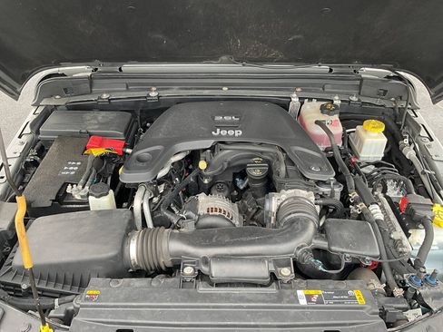 Used 2021 Jeep Gladiator Sport AWD/4WD image 17