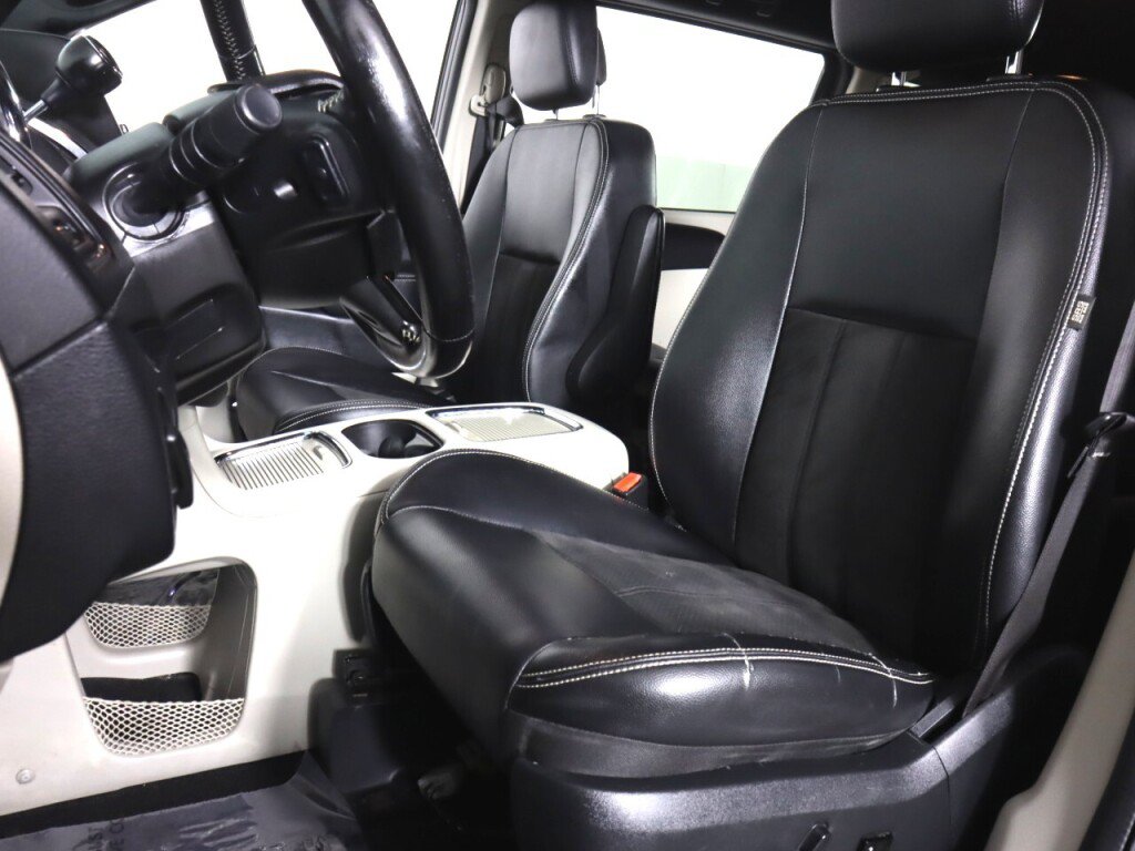 Used 2019 Dodge Grand Caravan SXT FWD image 24