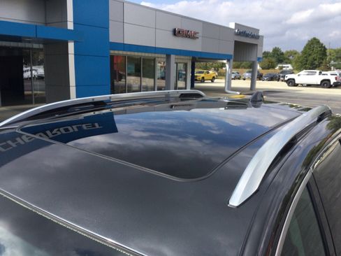 Used 2018 GMC Terrain Denali w/ Advanced Safety Package image 9