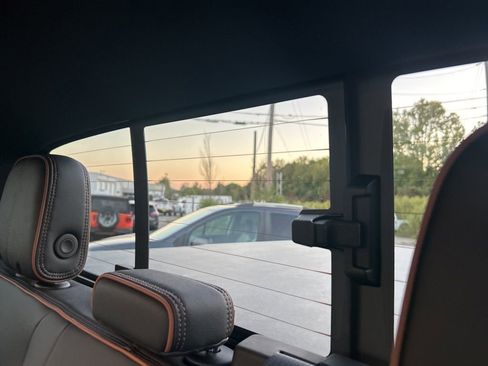 Used 2025 GMC Canyon AT4 image 21