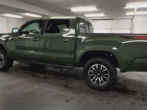 Used 2022 Toyota Tacoma TRD Sport w/ TRD Premium Sport Package AWD/4WD image 6