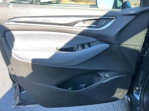 Used 2020 Buick Enclave Essence image 11