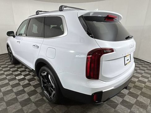 Used 2025 Kia Telluride S FWD image 4