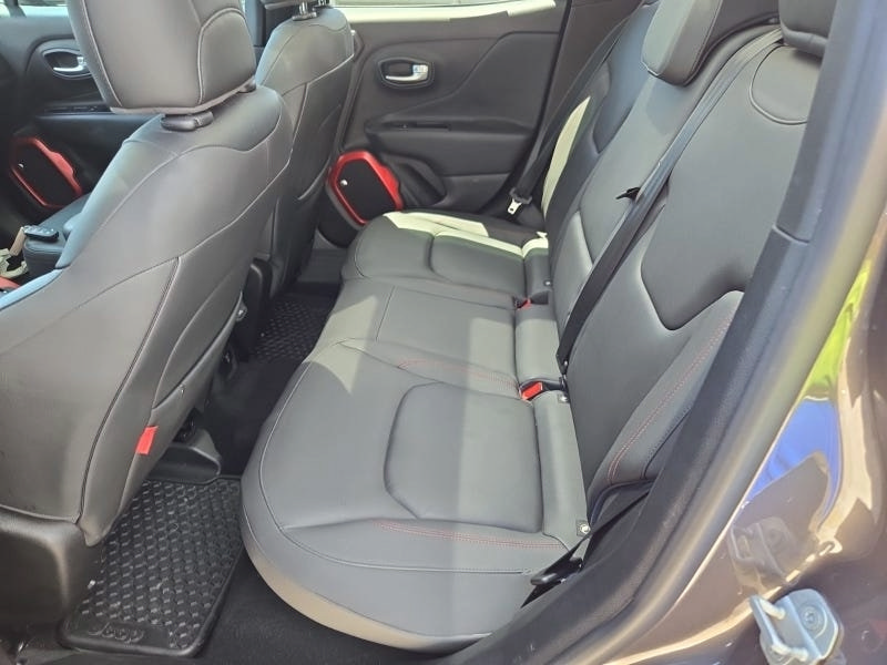 Used 2019 Jeep Renegade Trailhawk AWD/4WD image 7