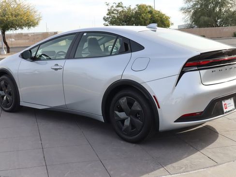 Certified 2025 Toyota Prius LE image 7