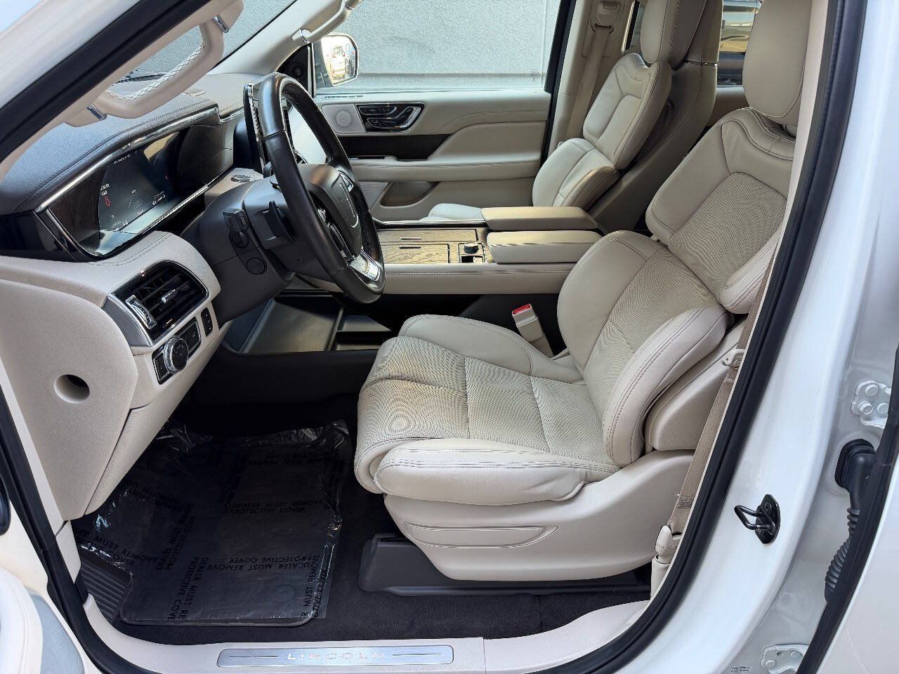 Used 2021 Lincoln Navigator Reserve w/ Luxury Package AWD/4WD image 18