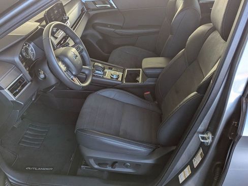 Used 2023 Mitsubishi Outlander SE image 4