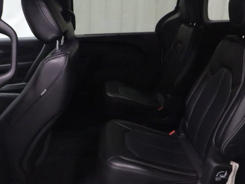 Certified 2025 Chrysler Pacifica Select FWD image 10
