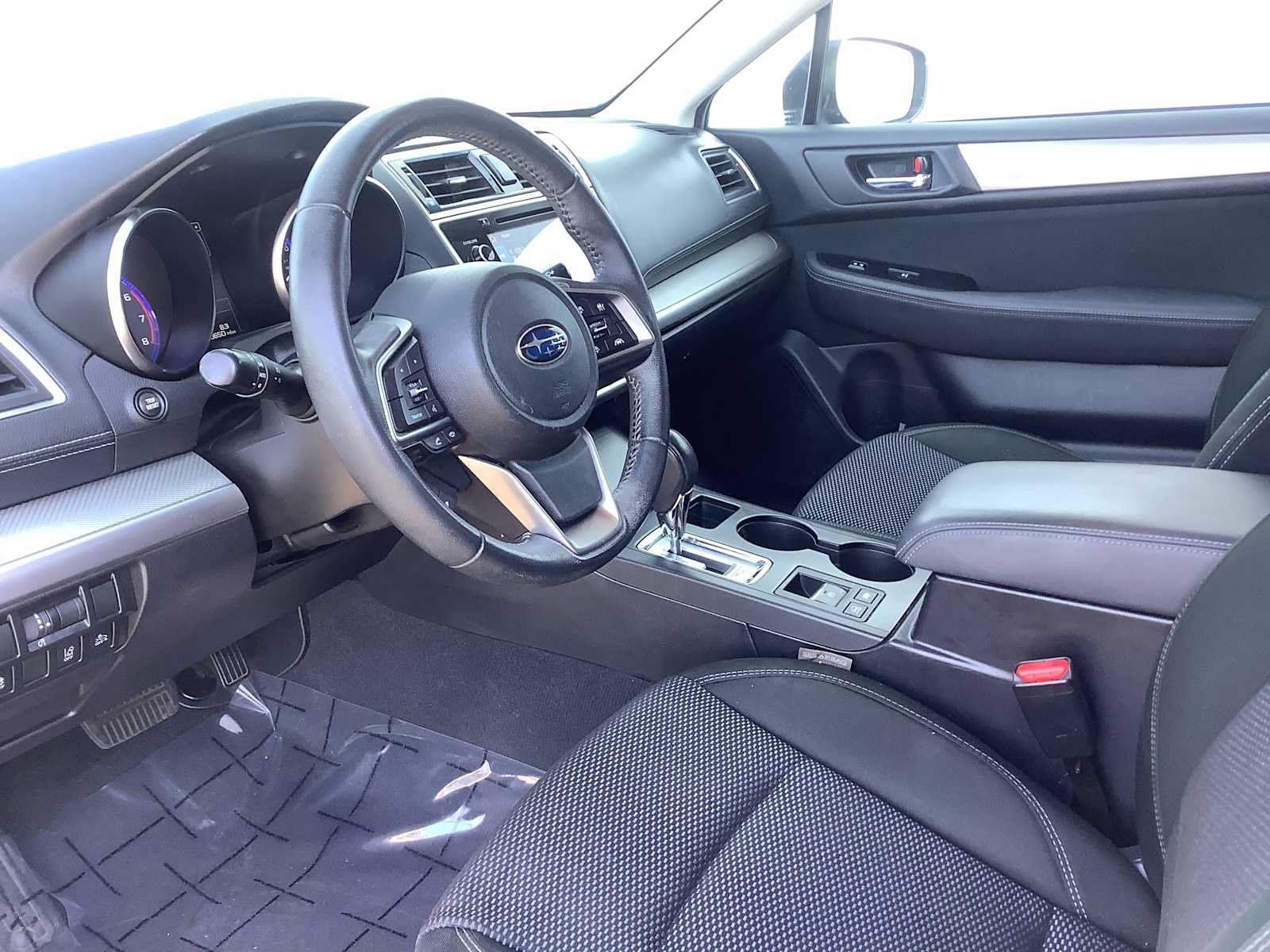 Used 2019 Subaru Outback 2.5i Premium AWD/4WD image 3