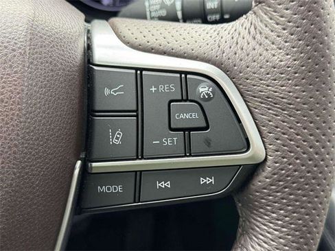 Certified 2023 Toyota Sienna Platinum image 22