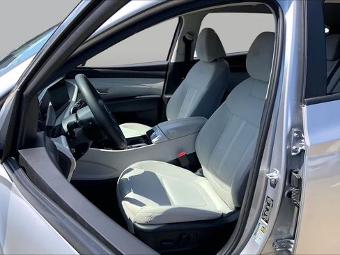 Used 2025 Hyundai Tucson SEL FWD image 8