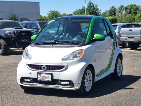 Used 2015 smart fortwo passion RWD image 4