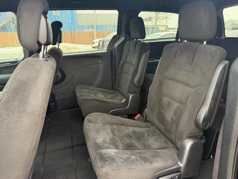 Used 2016 Dodge Grand Caravan SE image 19