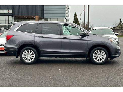 Used 2019 Honda Pilot LX image 3