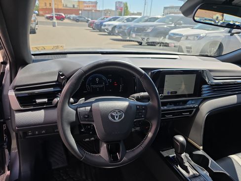 Used 2025 Toyota Camry SE FWD image 3