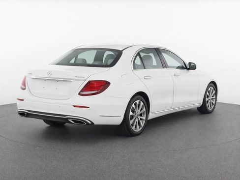 Used 2017 Mercedes-Benz E 300 4MATIC image 4