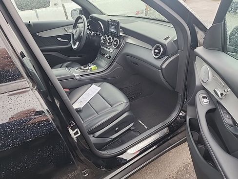 Used 2019 Mercedes-Benz GLC 300 4MATIC image 11