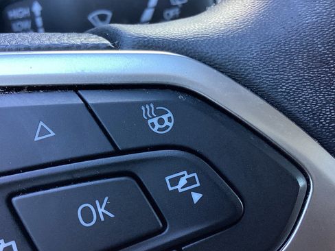 Used 2022 Volkswagen Taos SEL w/ Panoramic Sunroof Package image 31