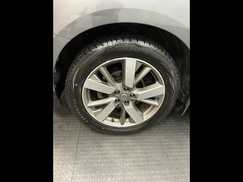 Used 2015 Nissan Pathfinder Platinum w/ Family Entertainment Package FWD image 40
