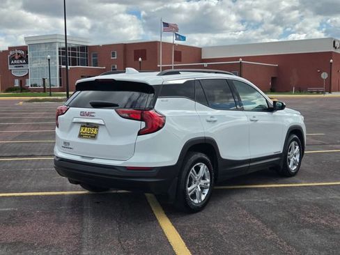 Used 2020 GMC Terrain SLE w/ Driver Convenience Package FWD image 3