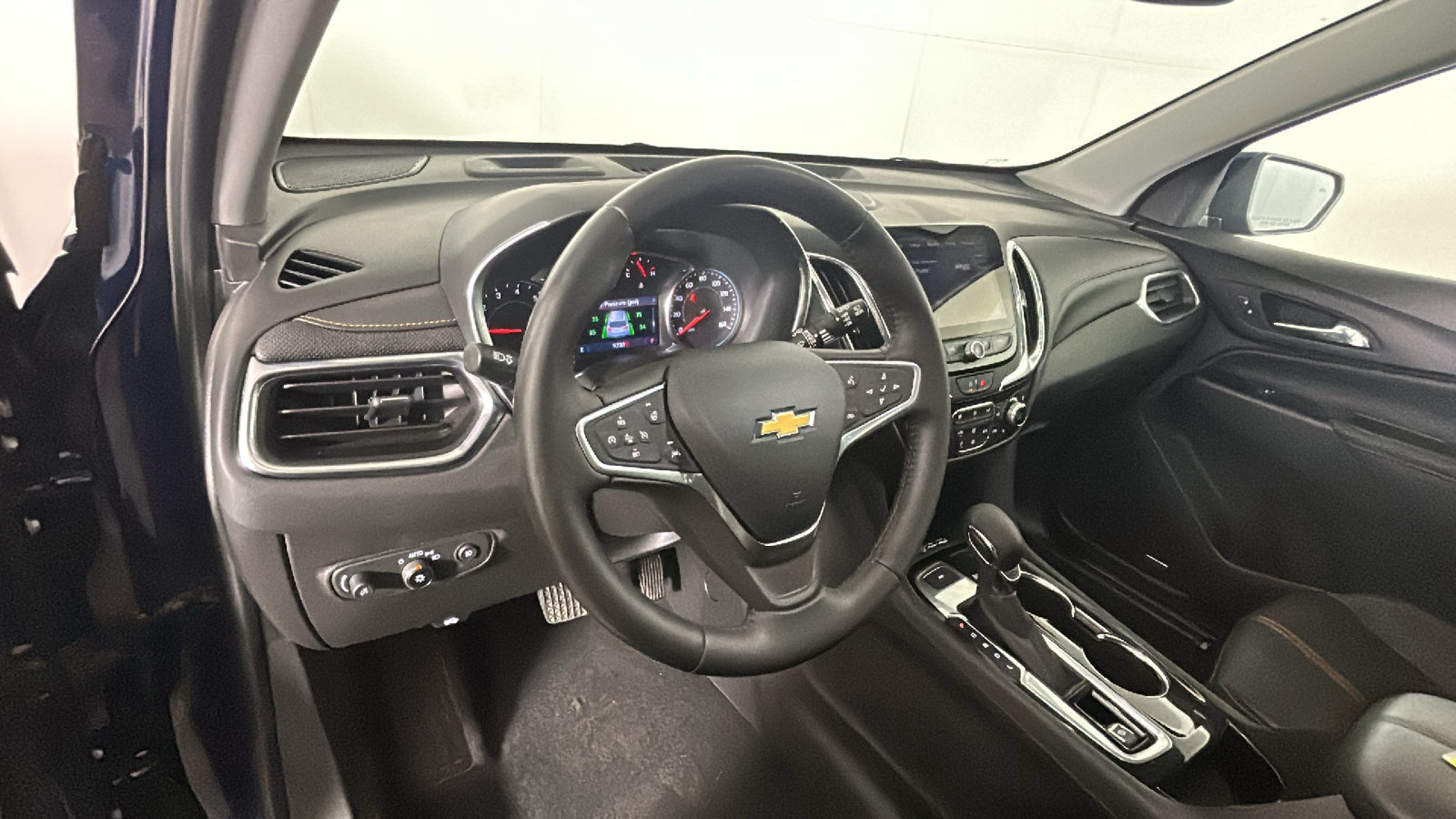 Used 2022 Chevrolet Equinox Premier AWD/4WD image 17