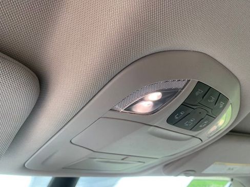 Used 2023 Chrysler Voyager LX FWD image 18