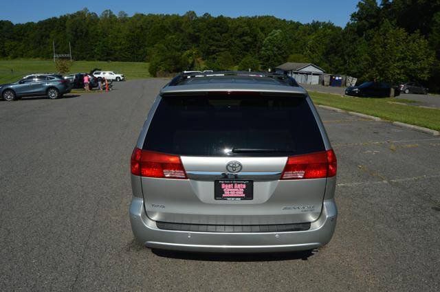 Used 2004 Toyota Sienna XLE Limited w/ Limited Pkg 5 FWD image 10
