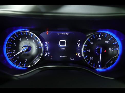 Used 2023 Chrysler Pacifica Touring-L w/ Uconnect Theater Family Group AWD/4WD image 26
