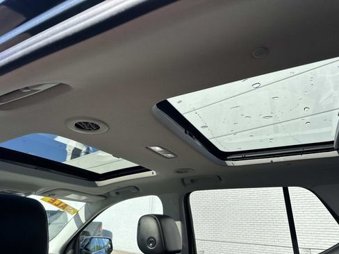 Used 2018 Chevrolet Traverse LT AWD/4WD image 16
