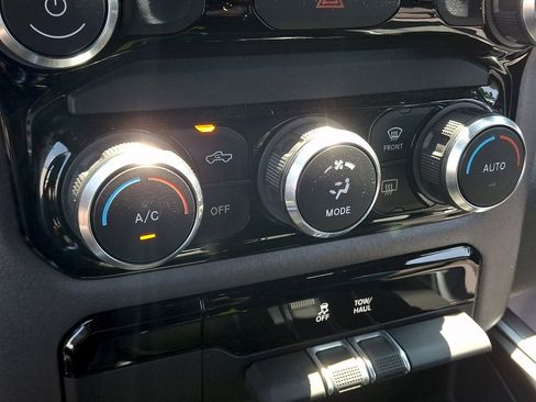 Used 2022 RAM 1500 Big Horn AWD/4WD image 16