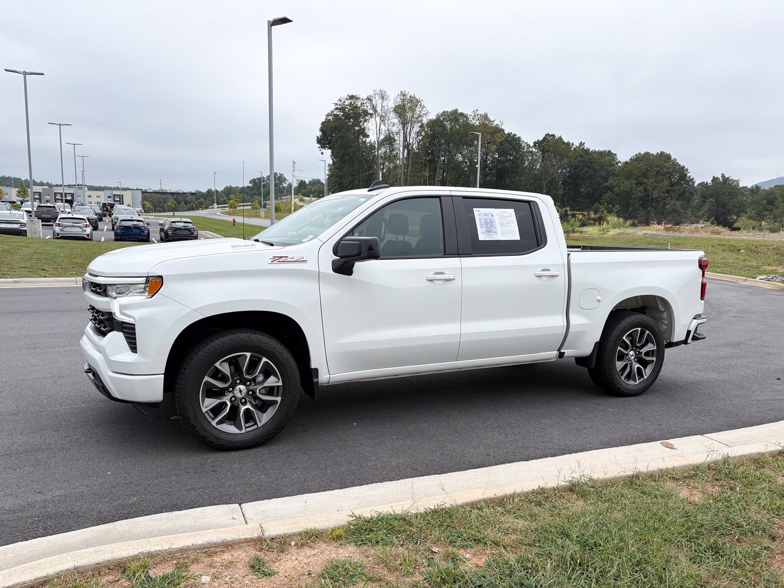 Used 2024 Chevrolet Silverado 1500 RST w/ Z71 Off-Road Package AWD/4WD image 4