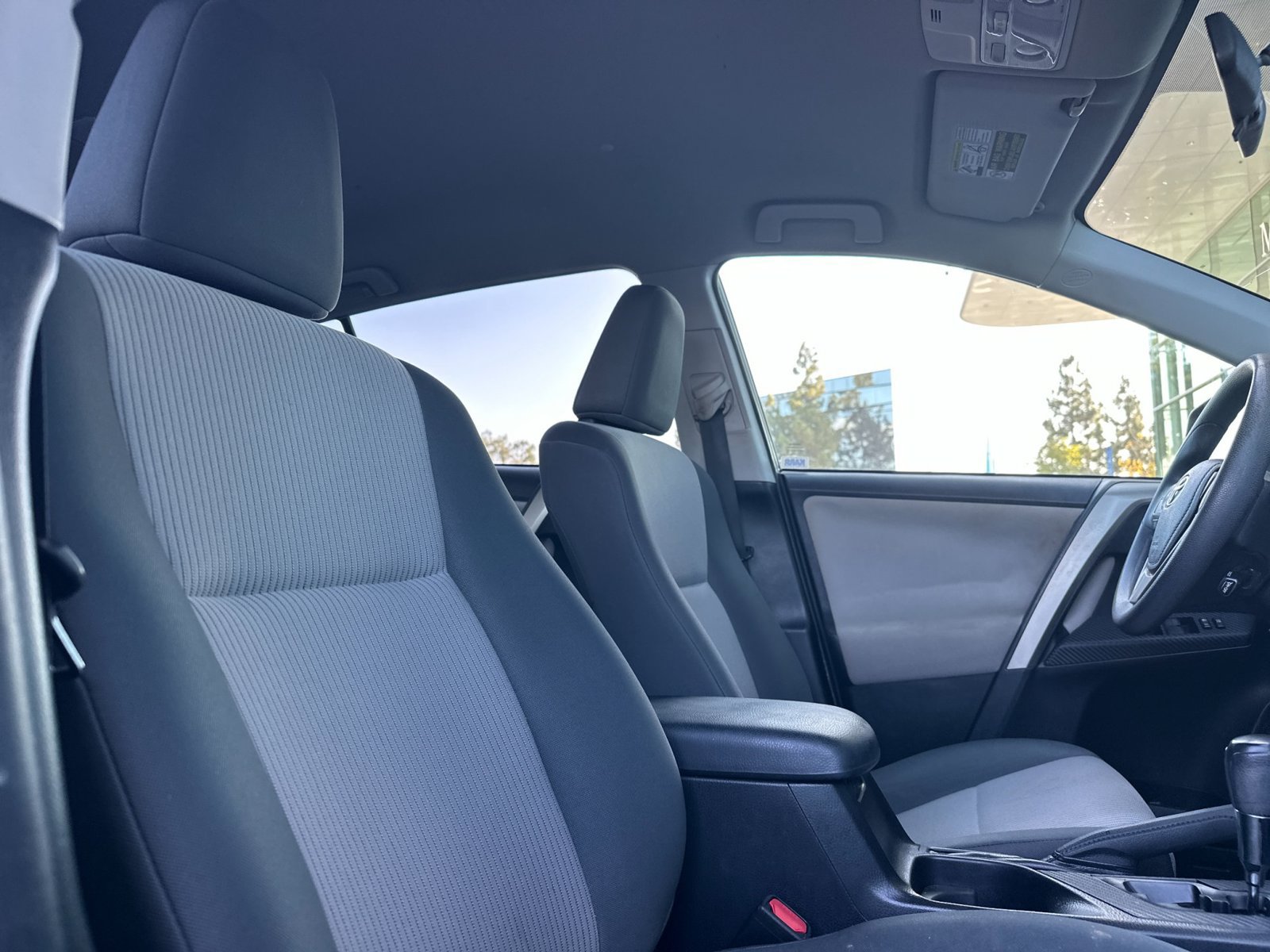 Used 2015 Toyota RAV4 LE FWD image 17