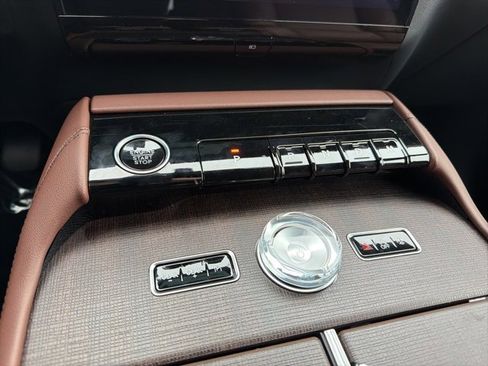 New 2025 Lincoln Navigator Reserve image 19