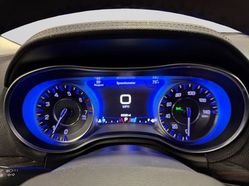 Used 2018 Chrysler 300 Touring L AWD/4WD image 18