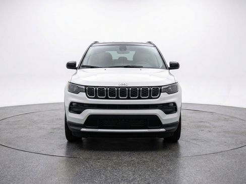 Used 2025 Jeep Compass Limited image 2