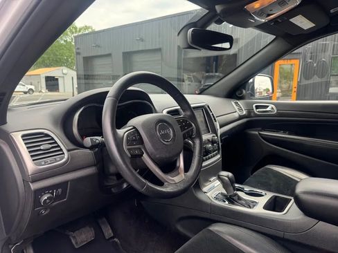 Used 2018 Jeep Grand Cherokee Altitude AWD/4WD image 5