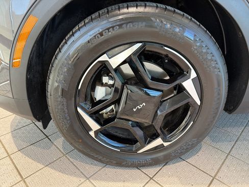 Certified 2026 Kia Sportage EX FWD image 9