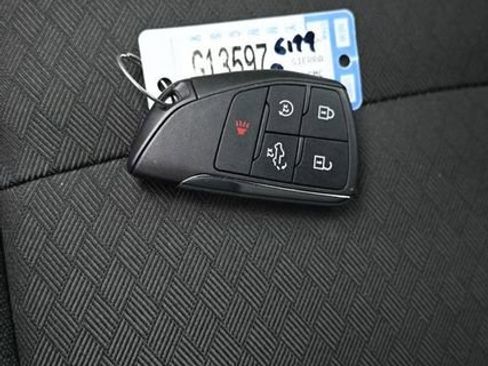 Used 2025 GMC Sierra 1500 Elevation image 18