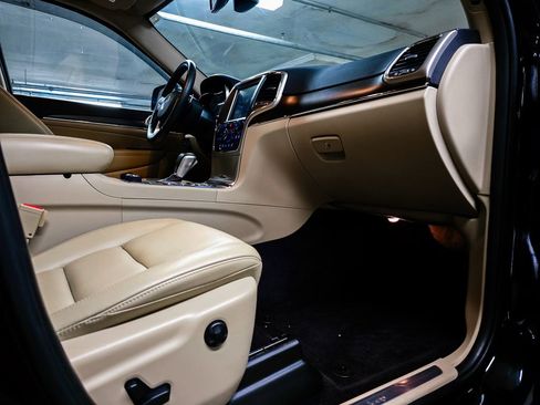 Used 2017 Jeep Grand Cherokee Limited w/ Trailer Tow Group IV image 39